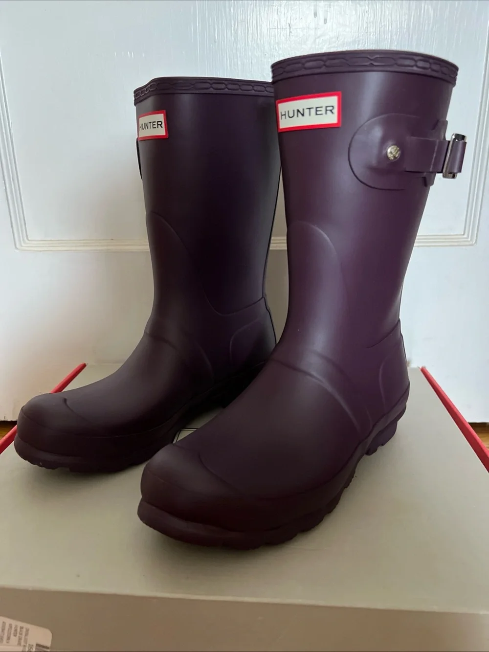 Hunter Boots Short Womens Black Grape Size 6